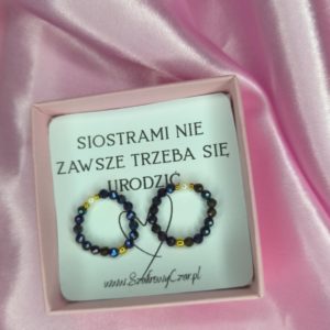 Zestaw pierścionków na nici elastycznej