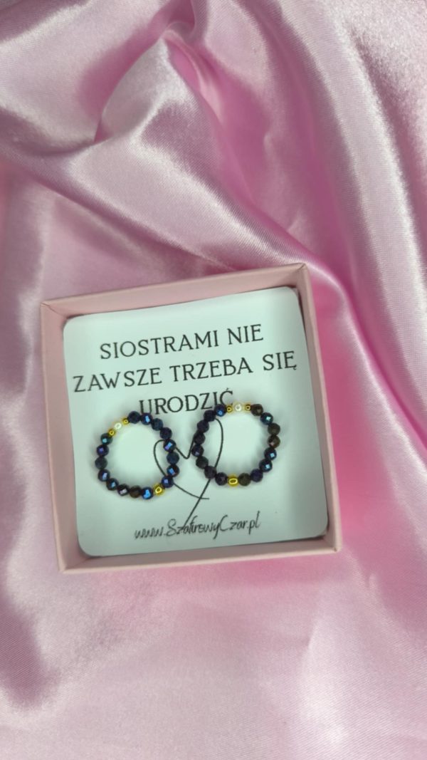 Zestaw pierścionków na nici elastycznej