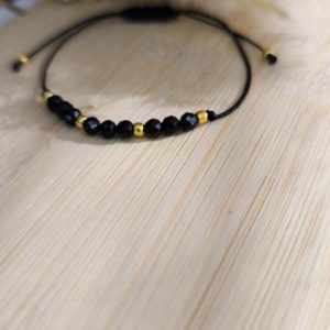 Bransoletka na sznurku nylonowym z czarnym turmalinem