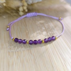 Bransoletka na nici nylonowej z ametystem
