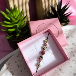 Bransoletka ręcznie wykonan z rodonitu i jaspisu dalmatyńskiego na nici jedwabnej