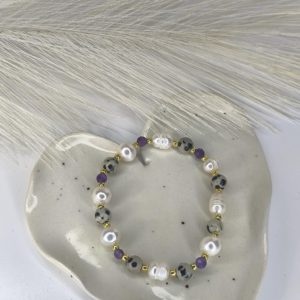Aurora Dalmatia to bransoletka z naturalnych pereł, ametystu i jaspisu dalmatyńskiego